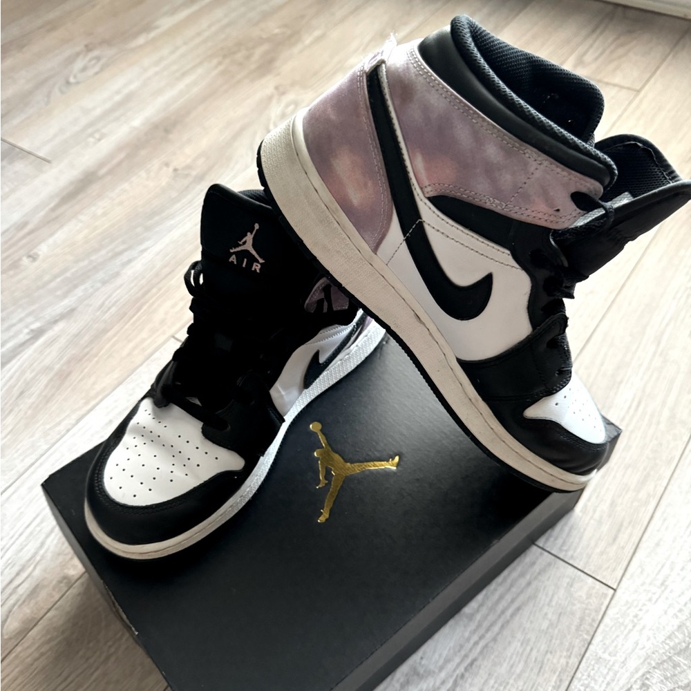 Air Jordan 1 MID SE (GS) Bleached Coral
